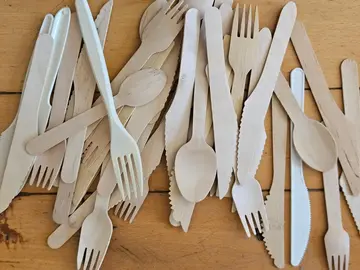 Couverts en bois (pas utilisés)