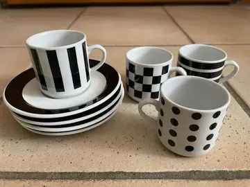 Ensemble de 4 tasses expresso noir et blanc + soucoupes
