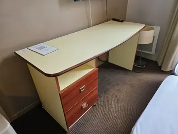 Bureau x2 et Chaise x3