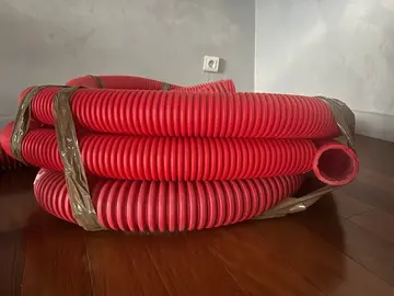 tuyaux rouges