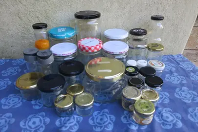 Lot d’une 30aine de POTS en verre de différents formats
