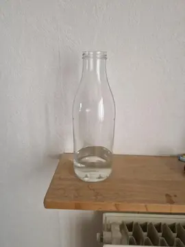 carafes en verre avec bouchon