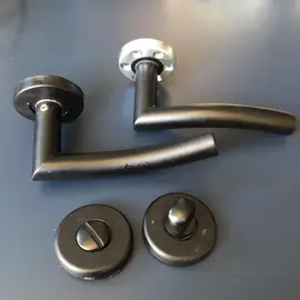 2 poignées de porte avec condamnation