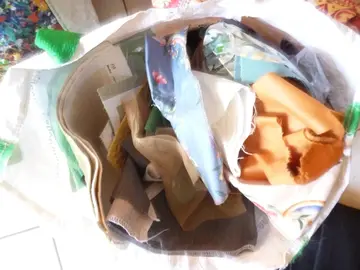 Sac de tombée et échantillons tissus neufs pour vêtements poupée ou bricolage