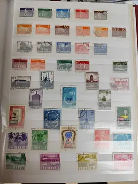 2 pages uniques timbres Romana