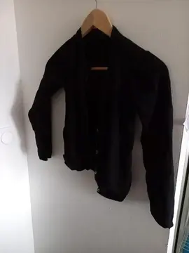 gilet noir manche longue très bon état laver enfant fille taille 10 ans marque kiabi