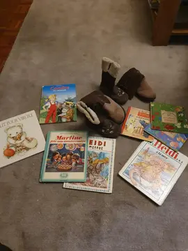 livres enfant et vêtements