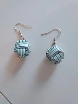 2 paire de boucles d'oreilles fantaisie