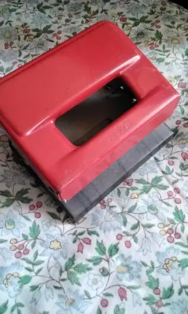appareil pour trouer le papier ( feuille de classeur)
