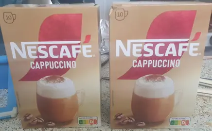 2 boîtes de sachets Nescafé en poudre