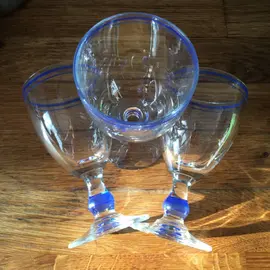 trois verres à vin
