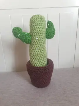 Cactus au crochet et son pot