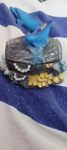 jolie petite boîte dauphins