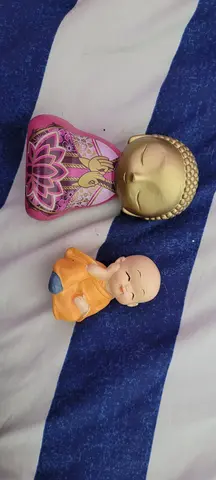 2 petites statuettes