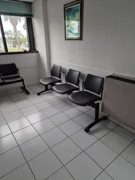 bloc de chaises salle d'attente