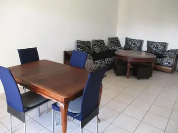TABLE + CHAISES