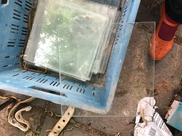 18 carrés en verre