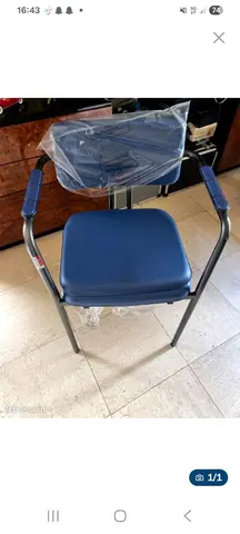 Chaise percée