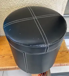 pouf en similicuir