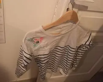 Pull manche longue blanc et noir bon état laver ados fille 12 ans
