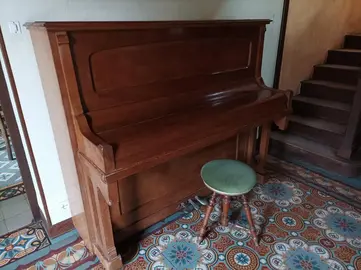 Piano droit à restaurer ou pour déco