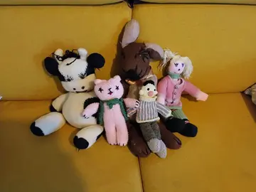 peluches-poupées
