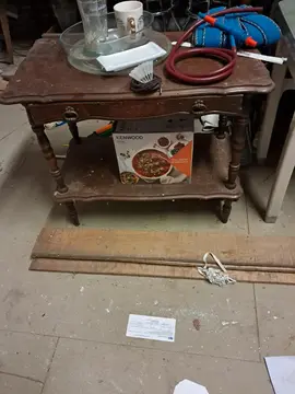 Table pour télé fleurs ou autres
