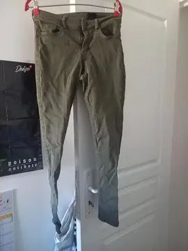 jean très bon état laver couleurs kaki pour adulte femme ou homme taille 38 marque dividcd h&m