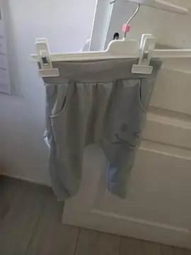 Pantalon de survêtement gris bon état laver enfant garçon taille 100 = a du 3/4 ans