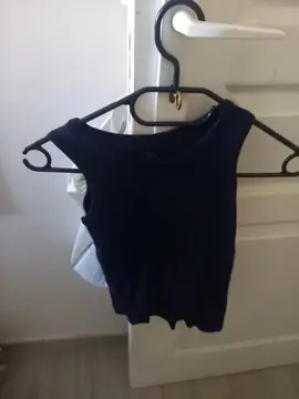 Débardeur bleu marine enfant garçons en très bon état laver taille 6/8 ans