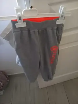 Jogging gris et orange bon état laver enfant garçon taille 5 ans