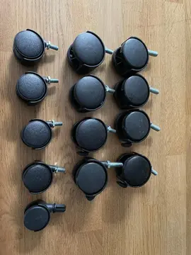 LOT DE ROULETTES NOIRES
