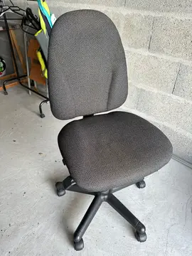 chaise de bureau bon état à venir chercher sur place pas d’envoi