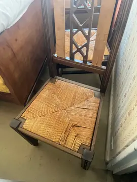 2 chaises en bois