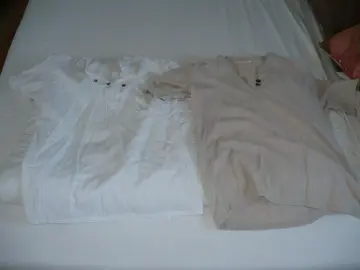 Deux T-shirts ouverts taille M 100% coton
