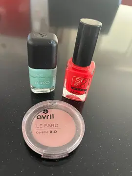 Donne 2 vernis + far à paupières