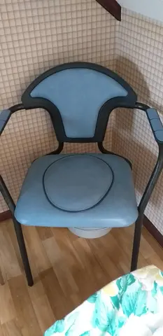 chaise médical percée