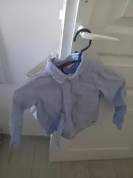 Chemise manche longue bleu laver très bon état enfant fille ou garçon taille 4 ans