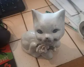 Grande figurine chat en porcelaine