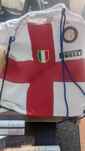 Sac à cordons en bon état, avec logo Inter Milan et Pirelli. Idéal sport ou sorties.