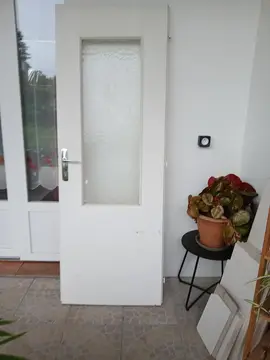 Porte bois avec partie vitrée