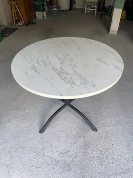 Table ronde stratifiée