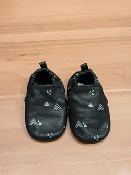 Chaussons en cuir taille 6-9 mois