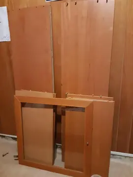 Meuble bas avec étagères