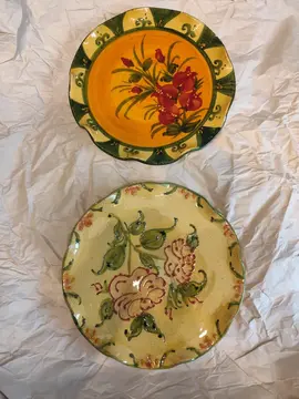 2 belles assiettes en poterie de Valauris