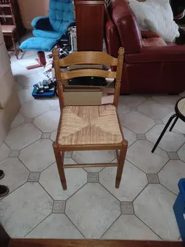 Donne 2 chaises et 2 tabourets en paille