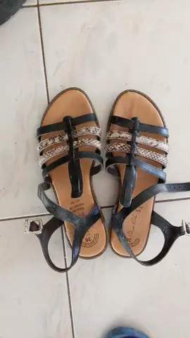 chaussures casiment neuves