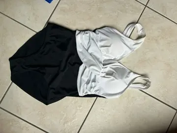 maillot de bain 1 pièce noir et blanc taille M