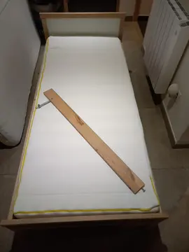 Lit enfant Ikea SNIGLAR 70X160CM (avec matelas et barrière de lit)