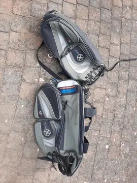 sacoches cavalières oxford pour moto. une fermeture eclair à changer